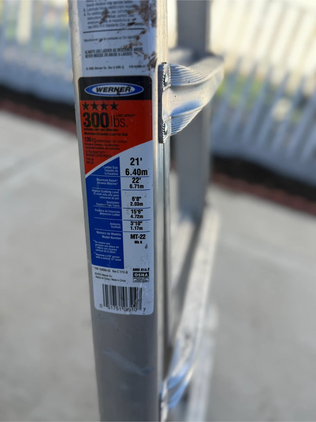 Werner MT-22 300lbs Ladder - photo 5