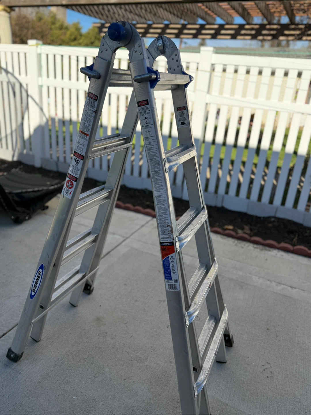 Werner MT-22 300lbs Ladder - photo 3