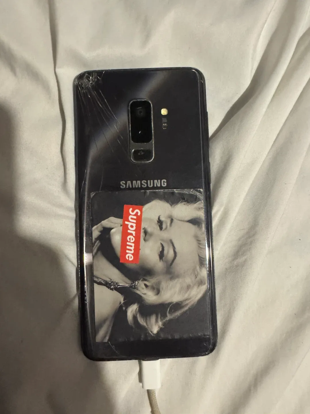 Samsung Galaxy S9+ - Cracked Screen image indicator(2)