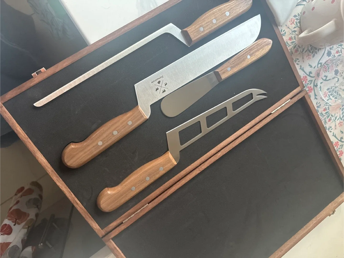 Formaticum Cheese Knife Set with Wood Box