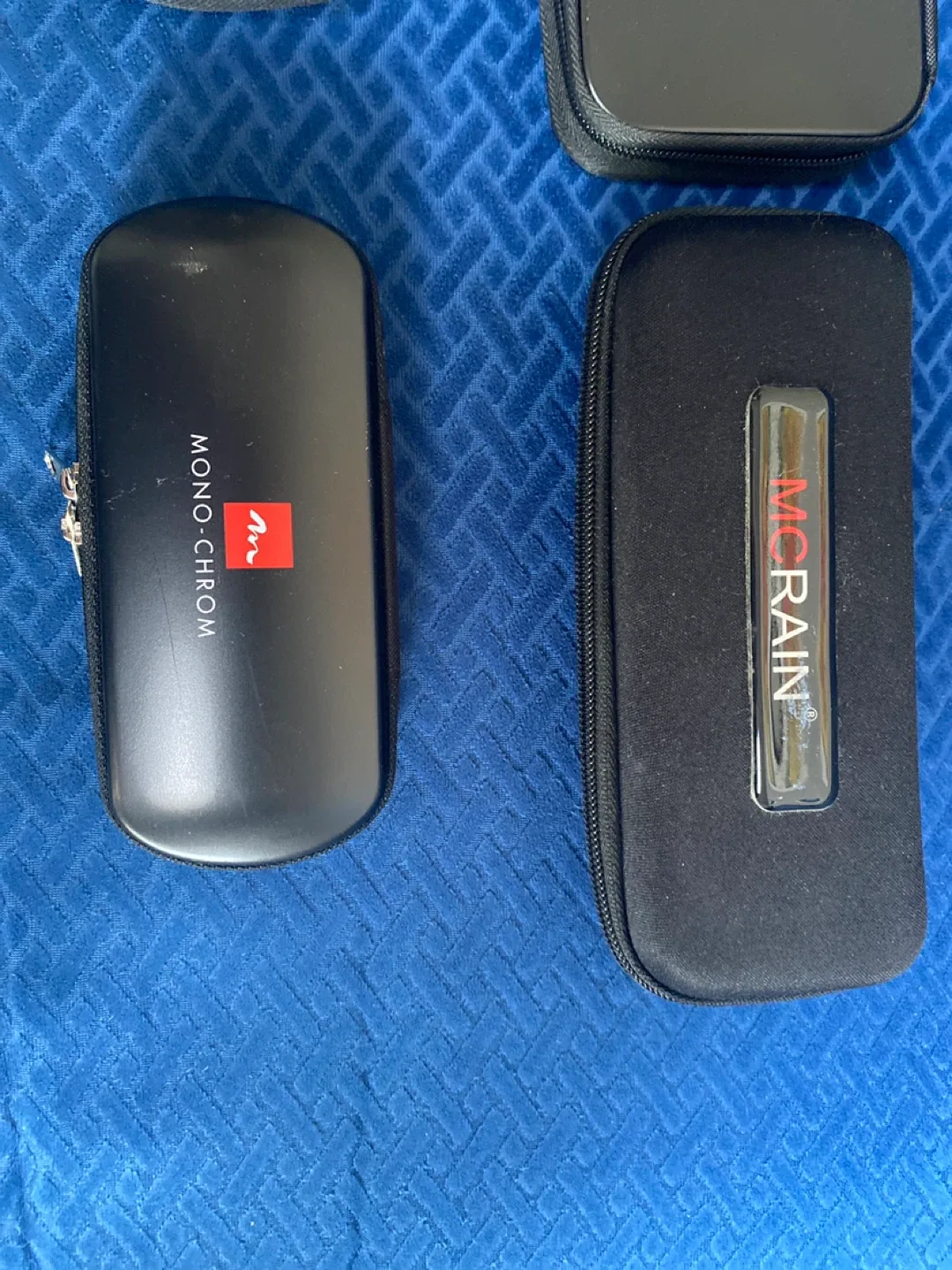 Mono-Chrom & McRain Cases image indicator(3)