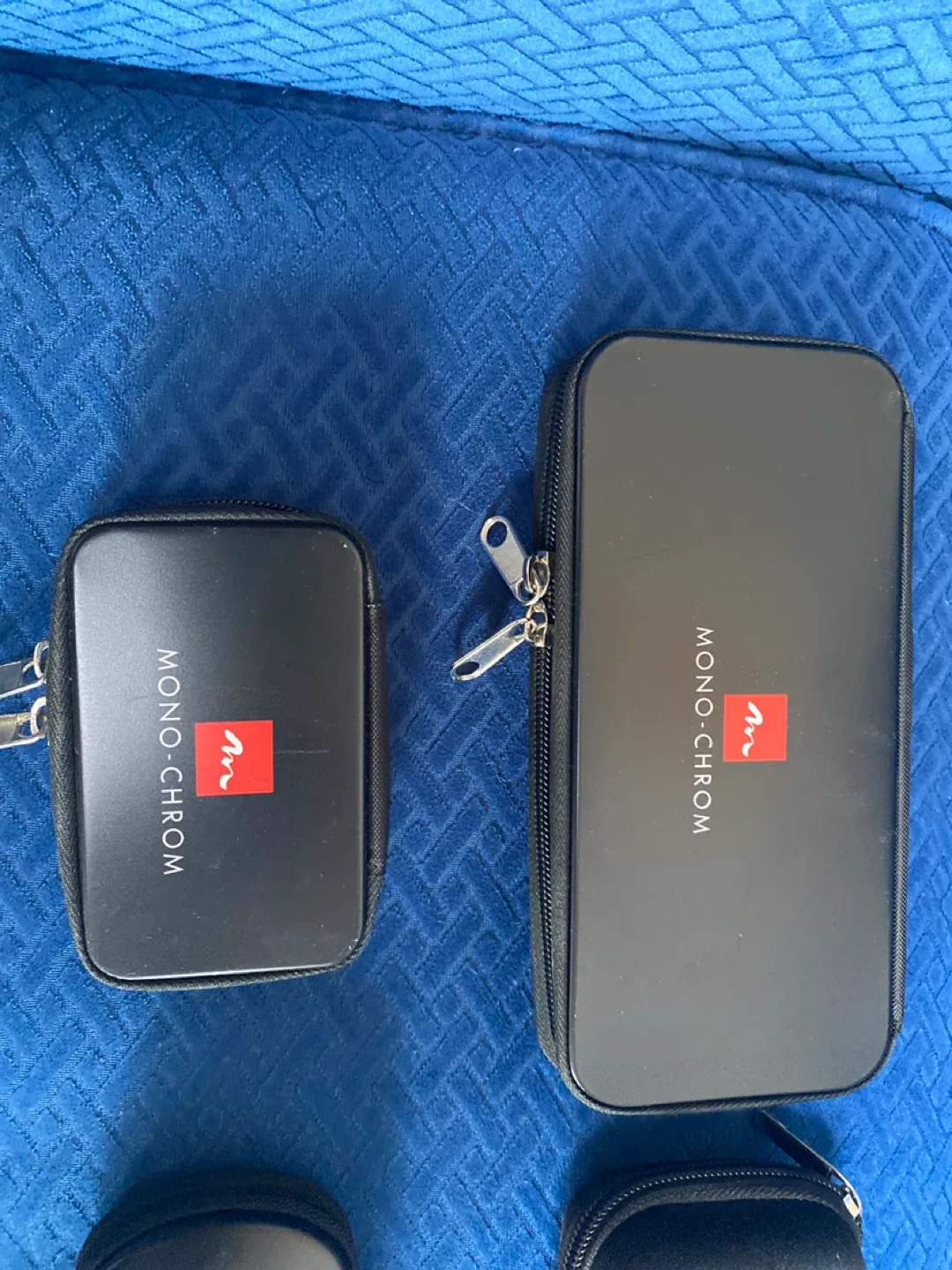 Mono-Chrom & McRain Cases image indicator(2)