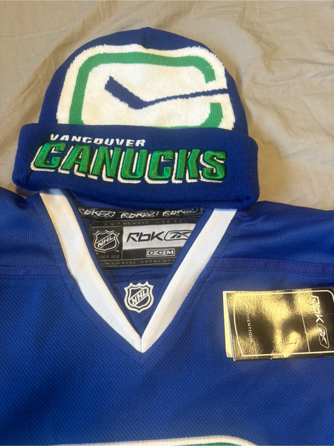 Vancouver Canucks Jersey & Mitchell & Ness Toque - photo 3