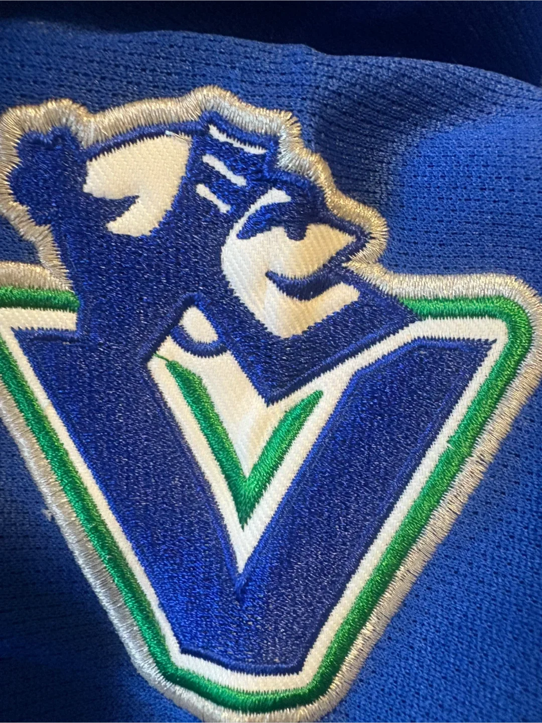 Vancouver Canucks Jersey & Mitchell & Ness Toque image indicator(4)