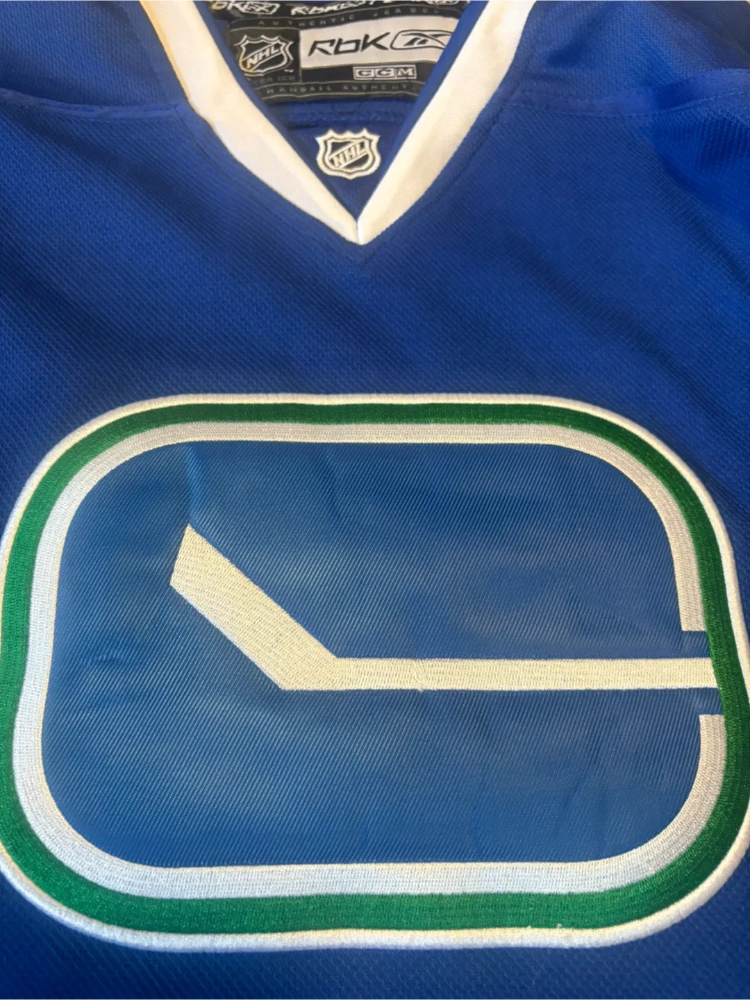 Vancouver Canucks Jersey & Mitchell & Ness Toque image indicator(8)