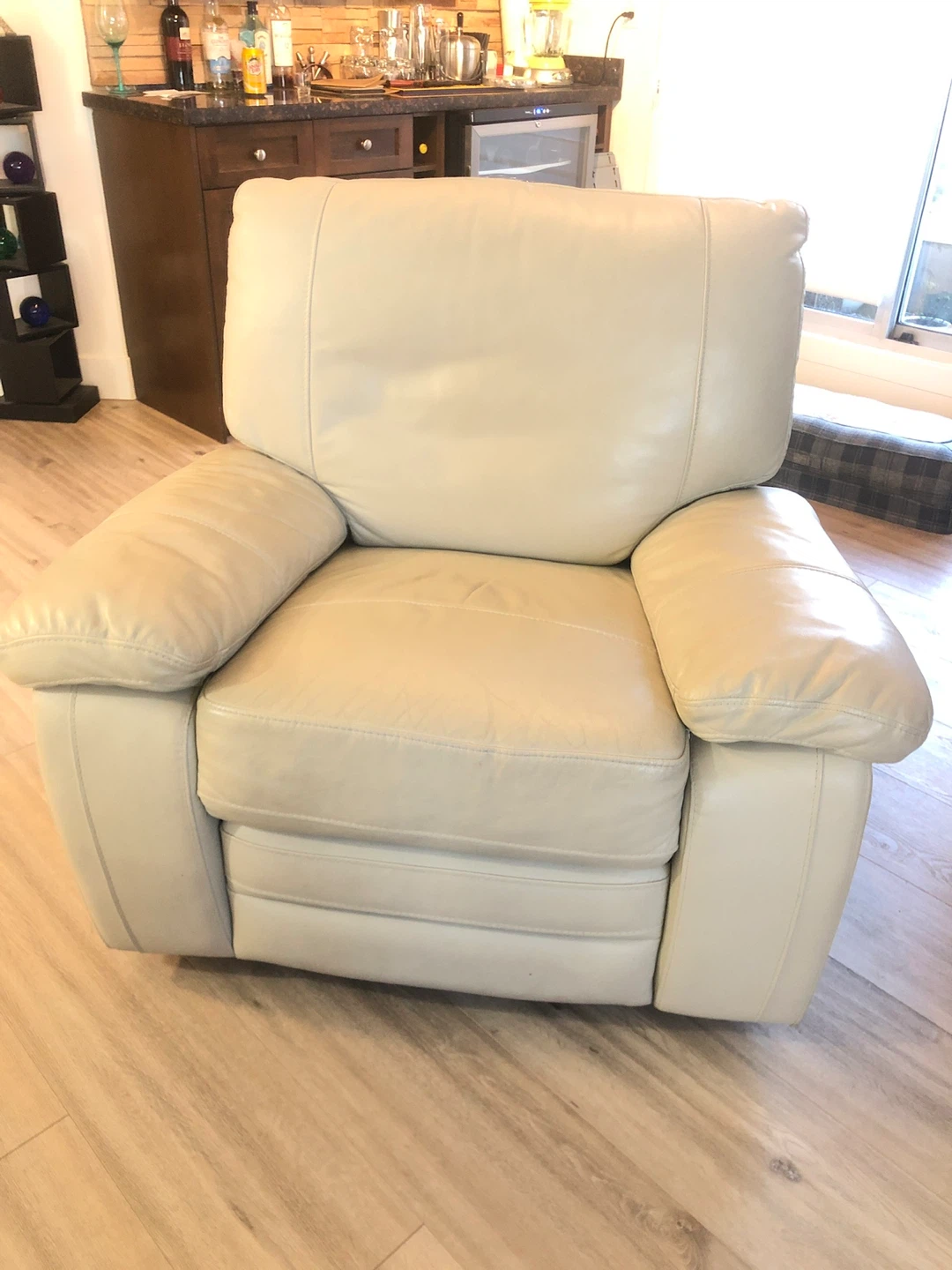 Cream Leather Reclining sofa, Loveseat and Chair Set - photo 3