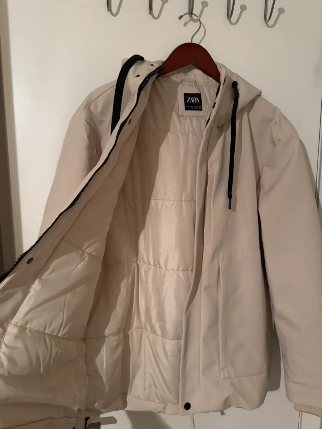 Zara Cream Puffer Jacket - Size L image indicator(5)