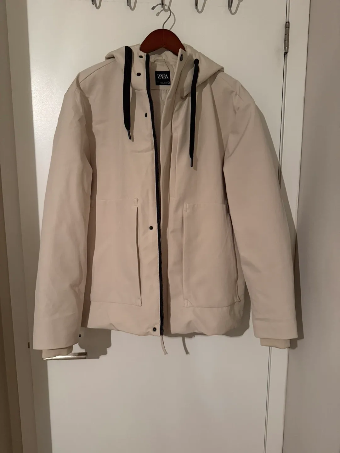 Zara Cream Puffer Jacket - Size L image indicator(6)