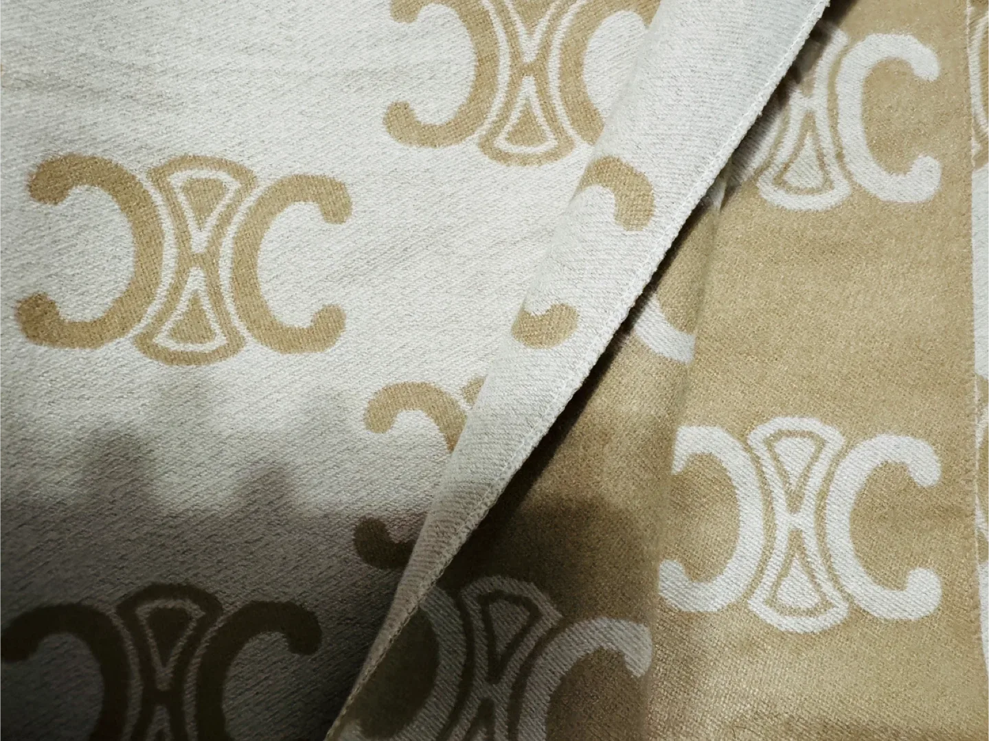 Branded Scarves image indicator(6)