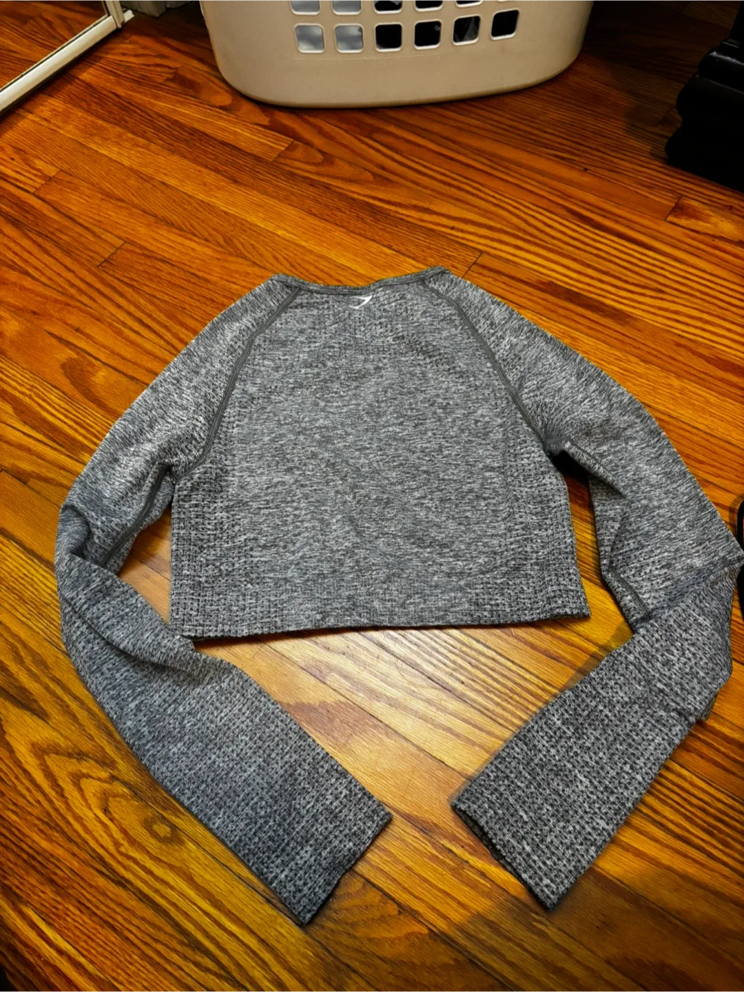 Gymshark Grey Long Sleeve Crop Top - Size S image indicator(3)