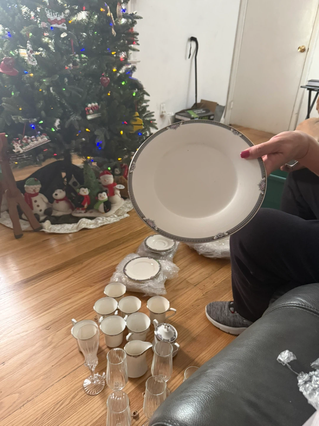 Dinnerware Set - Plates, Cups, Glasses - photo 4
