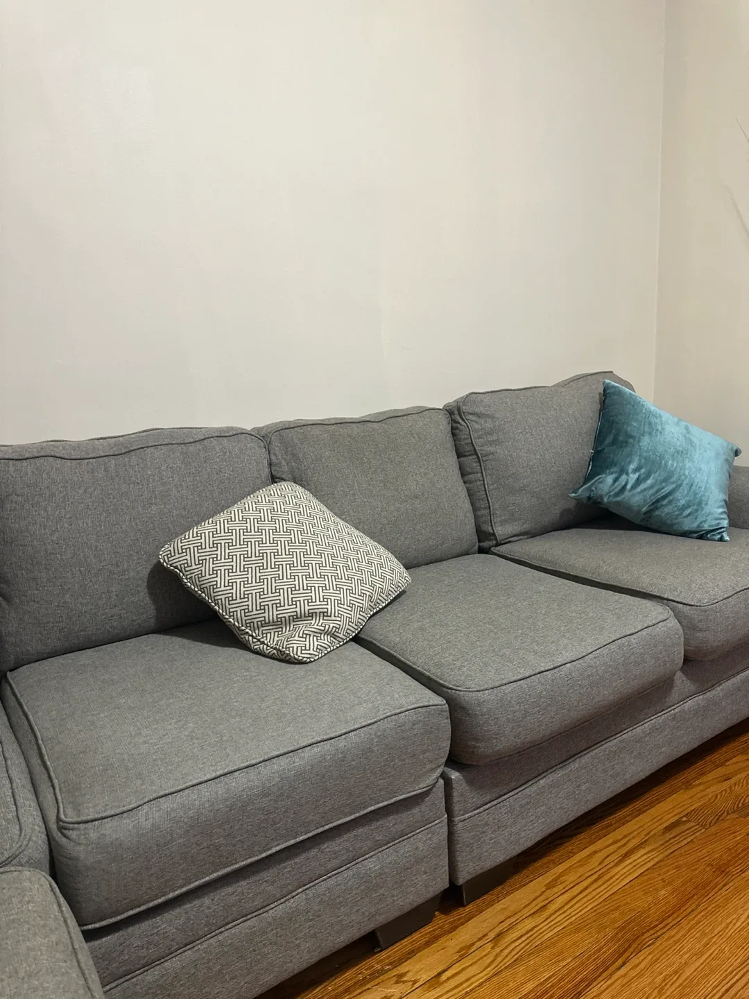 Gray Sectional Sofa image indicator(3)
