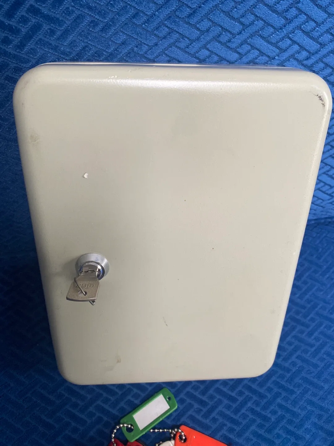 Key Storage Cabinet with Key Tags image indicator(2)