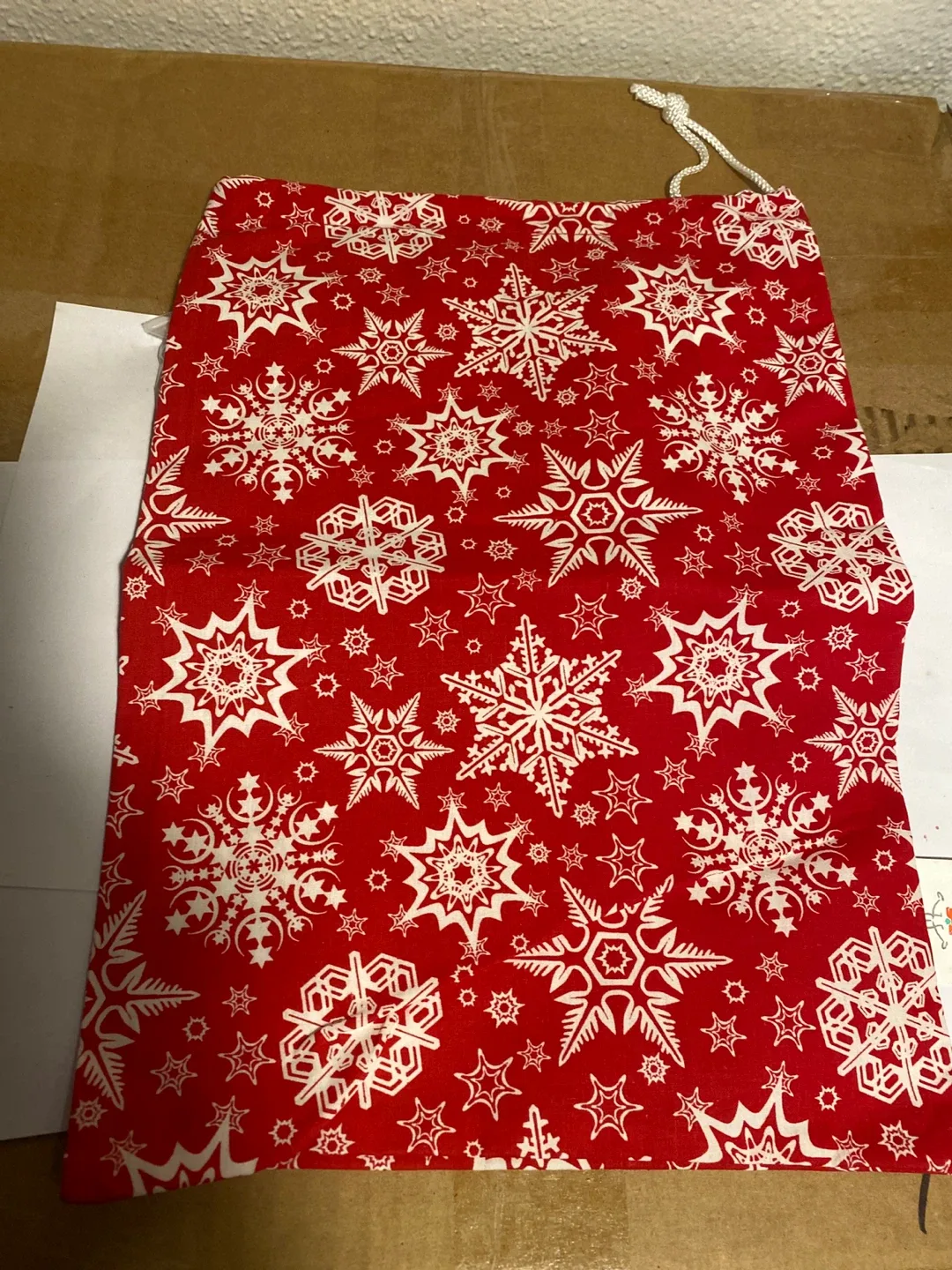 Red Snowflake Drawstring Gift Bags image indicator(2)