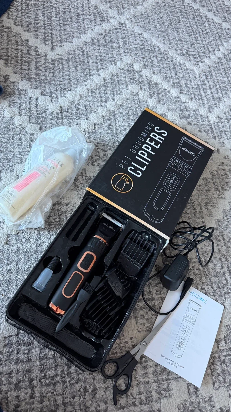 Pet Grooming Clippers Like New + New Detangler Spray image indicator(2)