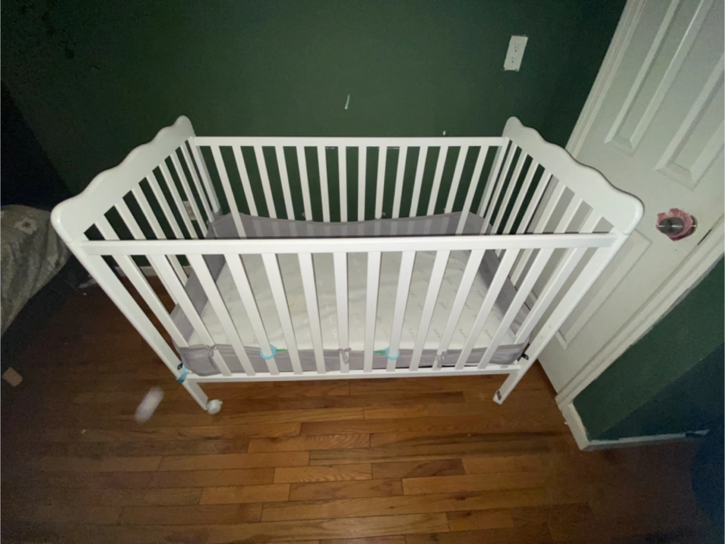White Baby Crib - photo 2