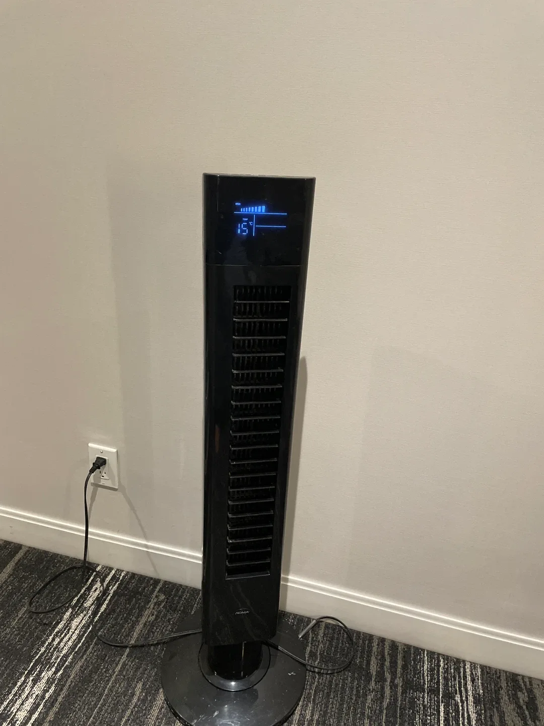 2 fans NOMA Motor Tower Fan and Lasko image indicator(4)