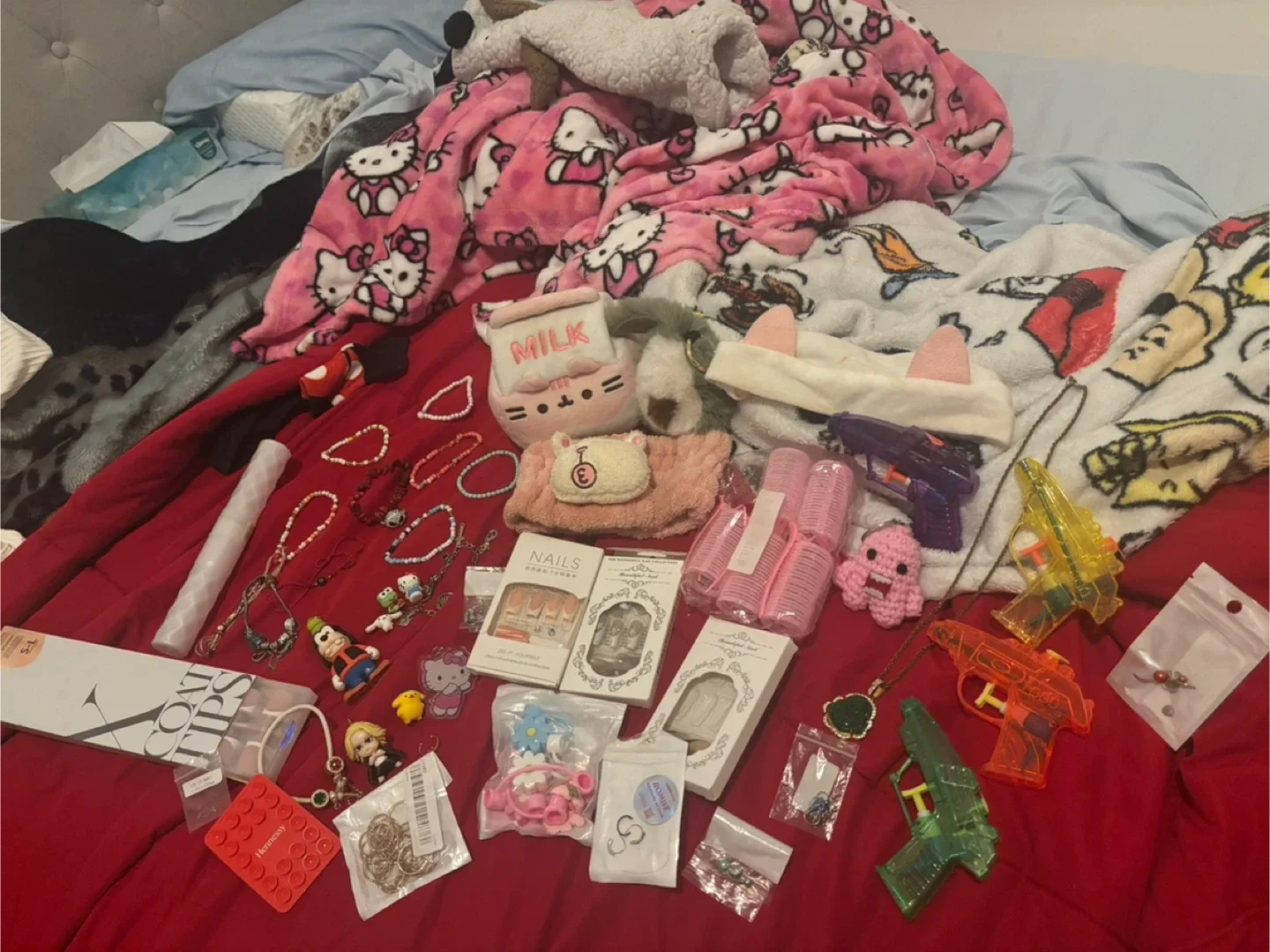 Mixed Lot of Accessories & Toys image indicator(2)