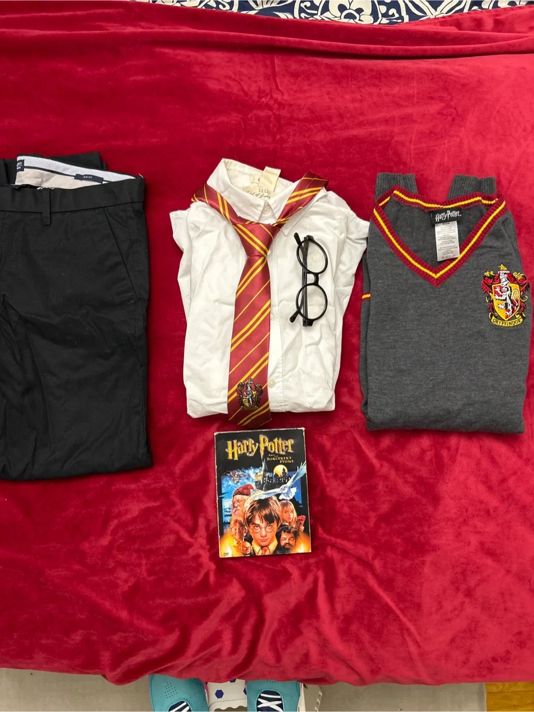 Harry Potter Gryffindor Outfit & DVD