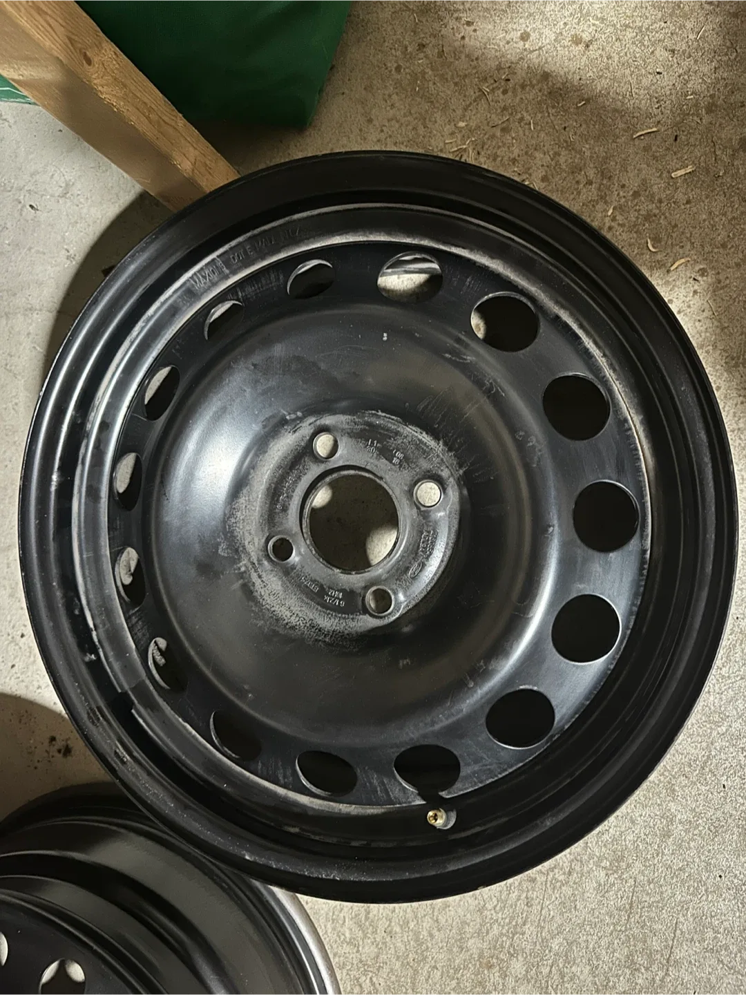 🛞 16” Steel Rims – 4x100 Bolt Pattern – Excellent Condition image indicator(4)