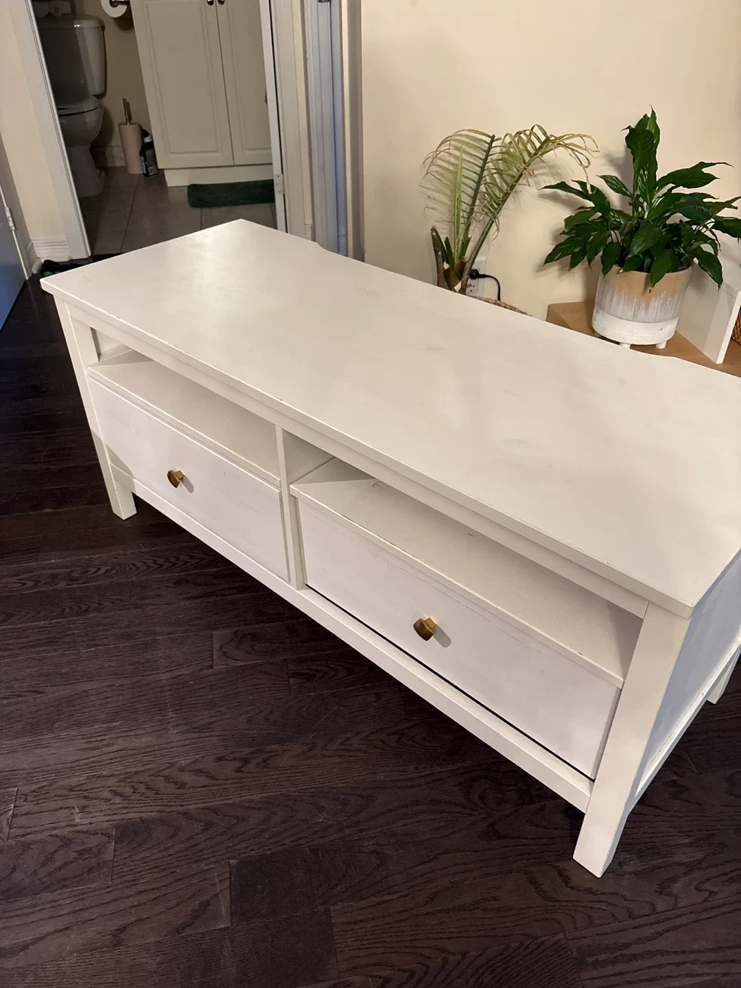 TV stand white image indicator(2)