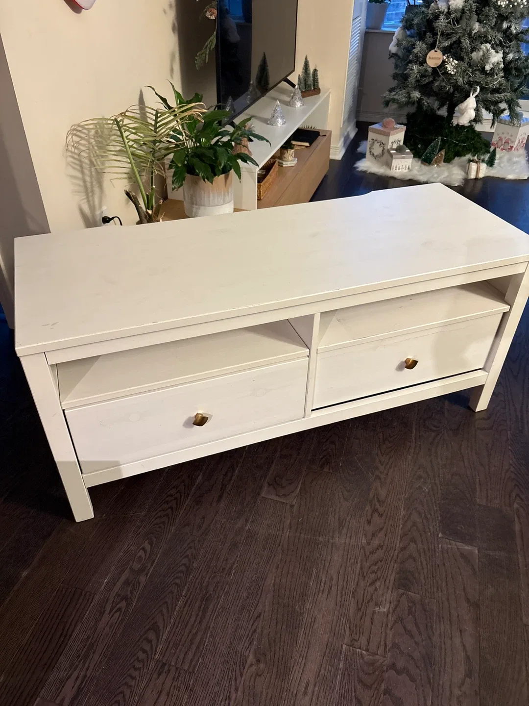 TV stand white