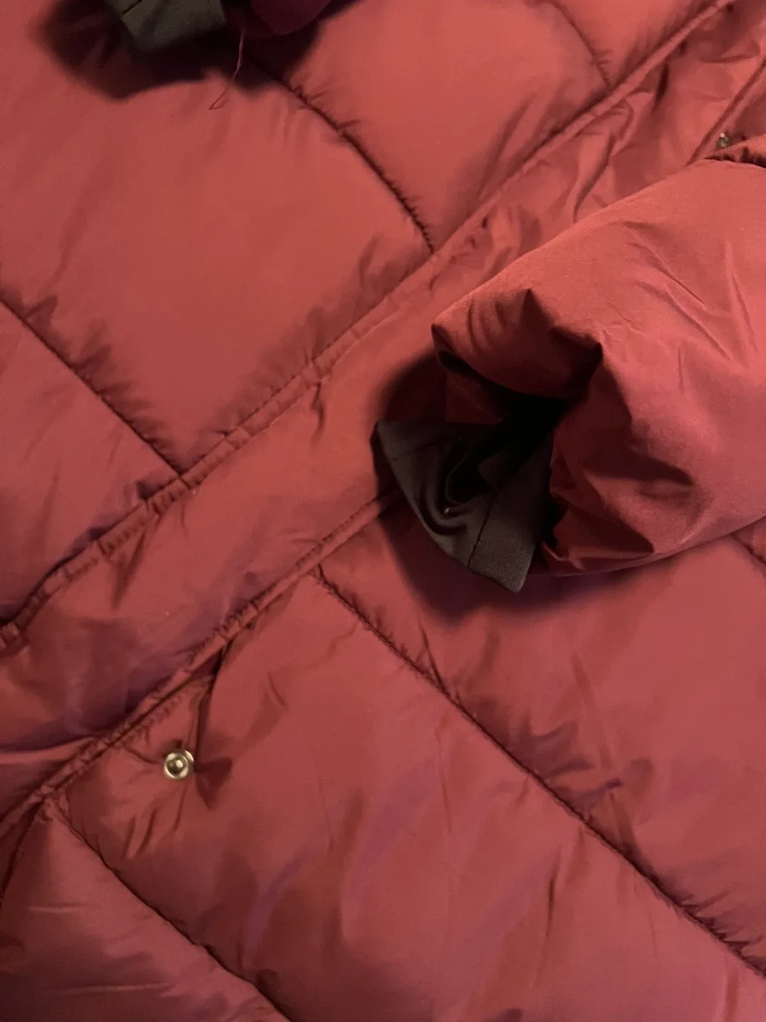 Burgundy Puffer Coat ( price can be negotiated) image indicator(2)