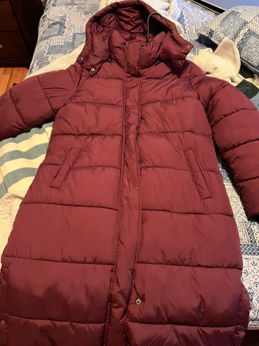 Burgundy Puffer Coat ( price can be negotiated) image indicator(4)