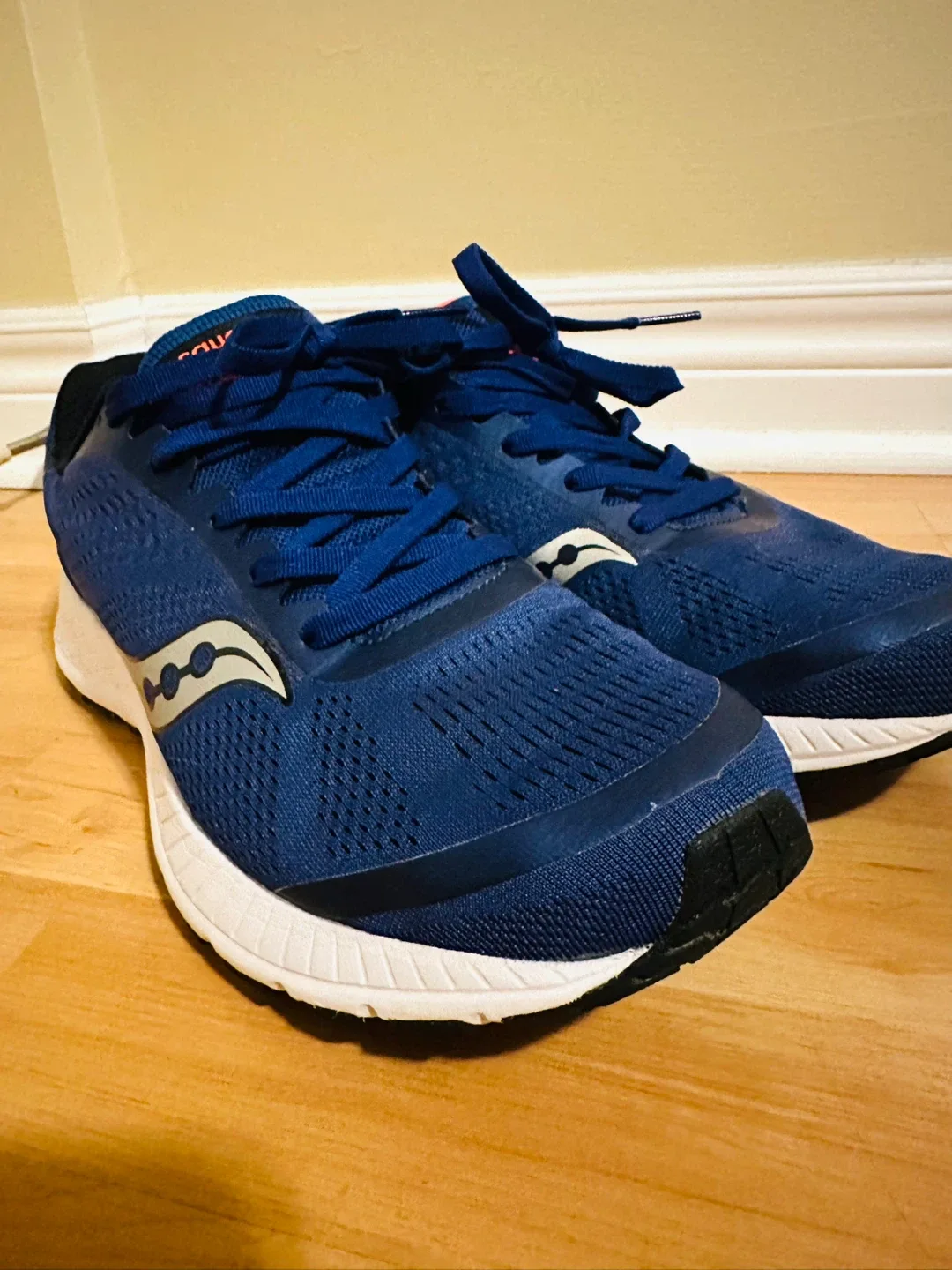 Saucony Men's size 9 image indicator(5)