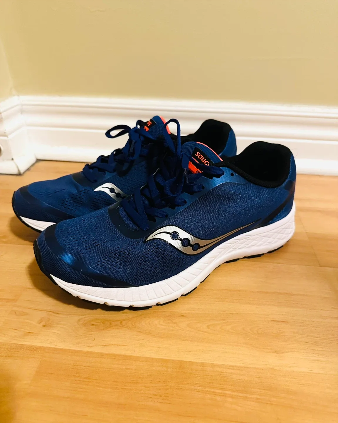 Saucony Men's size 9 image indicator(2)