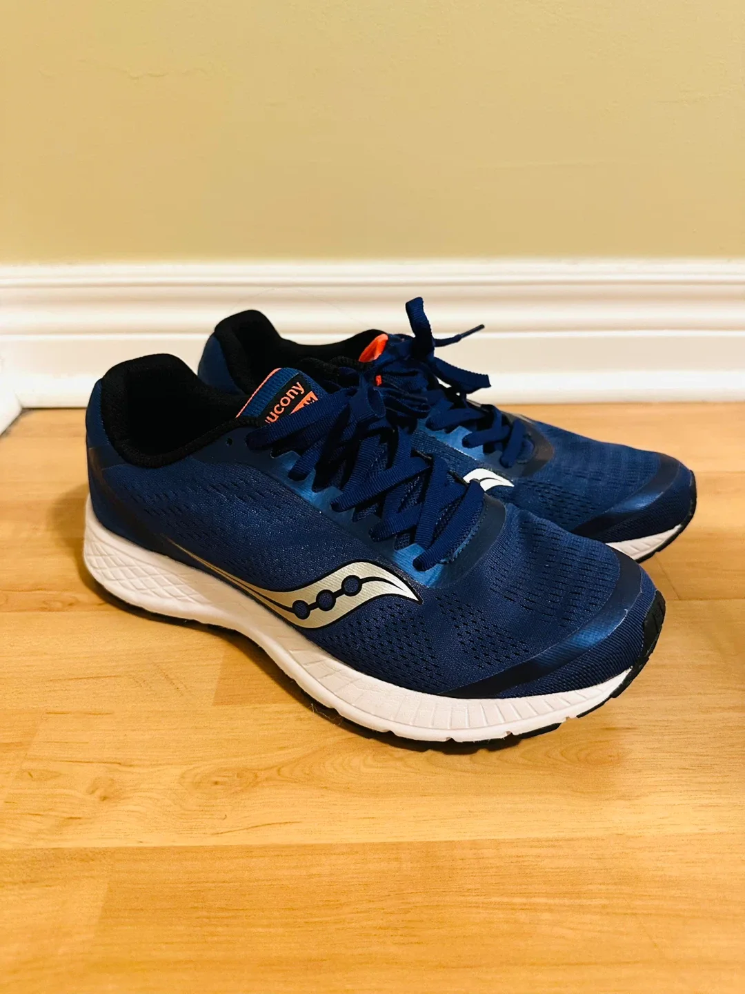 Saucony Men's size 9