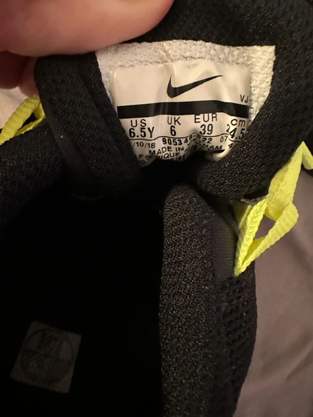 Nike Air Max 95 Black/Neon Youth Size 6.5 image indicator(4)