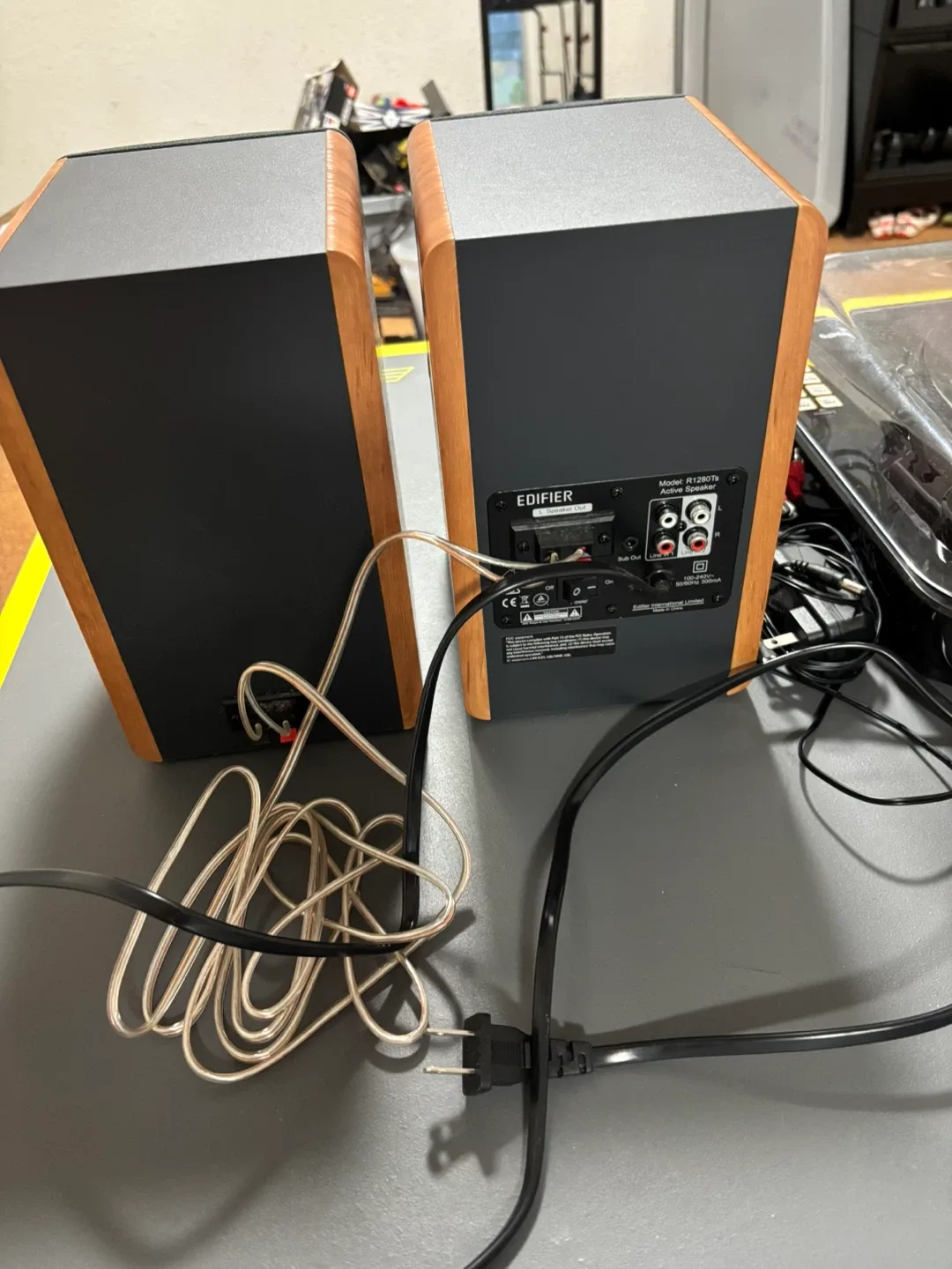 Lenco L-85BK(CA) Turntable with USB & Edifier Speakers image indicator(5)