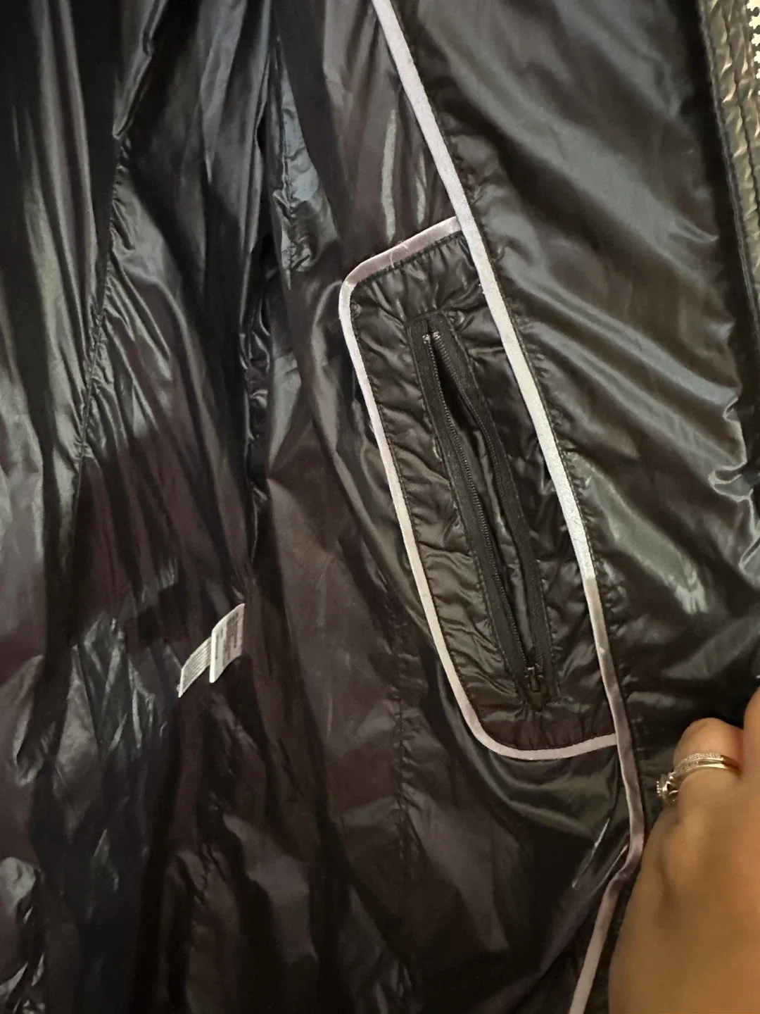 Calvin Klein Puffer Jacket - Size L image indicator(5)