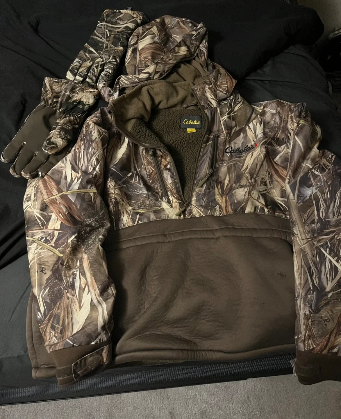 Cabela's Camo Hunting Pullover & Gloves Set