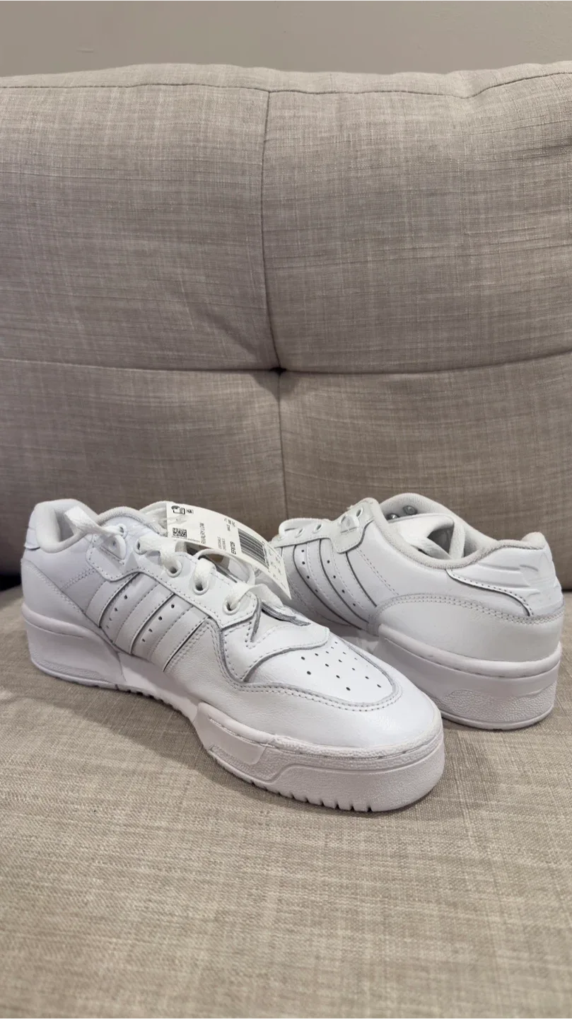 Adidas Rivalry Low White Sneakers - Size 8 male image indicator(2)