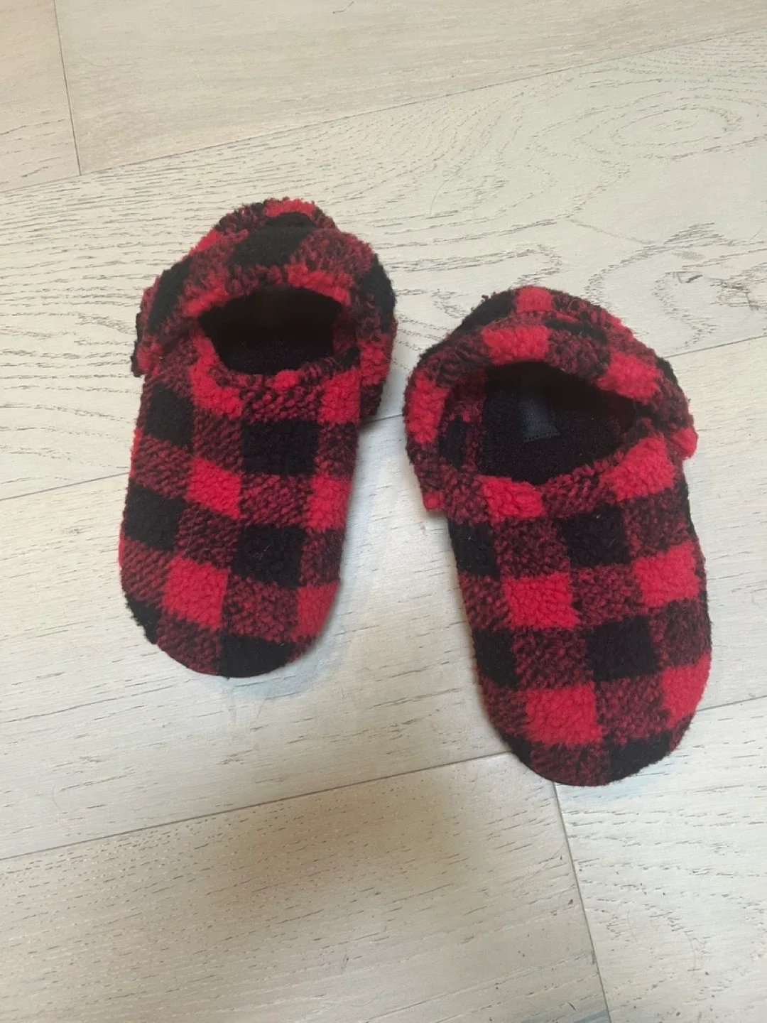 Crocs Red/Black Plaid Bear Slippers image indicator(2)