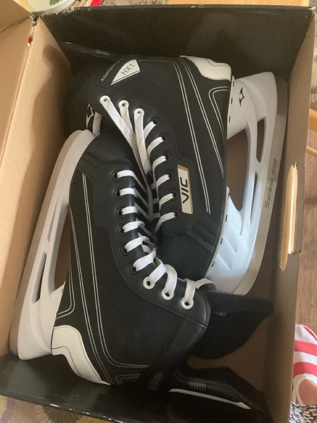 VIC Hockey Skates - HX1 - US Size 8