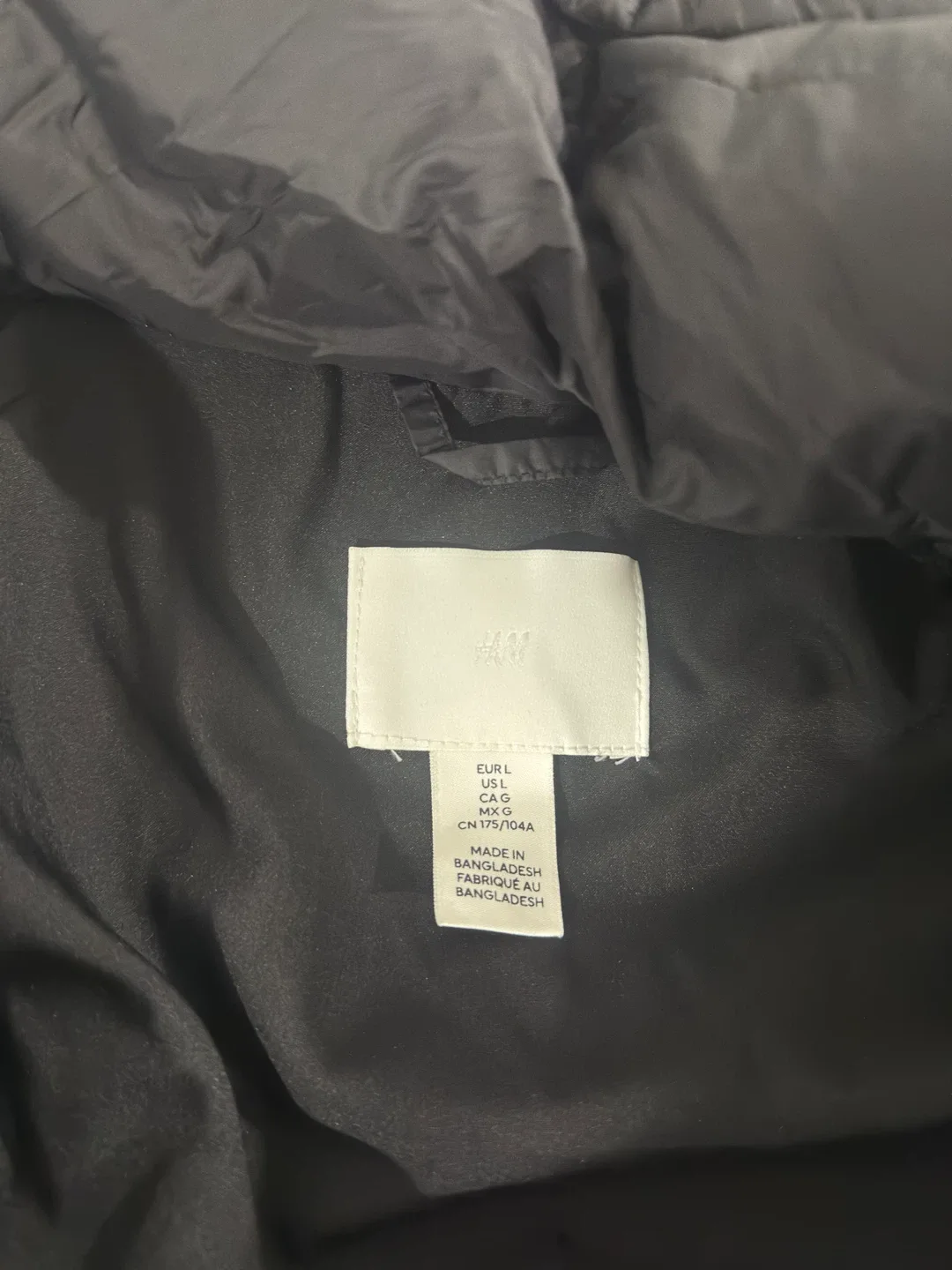 H&M Black Puffer Jacket - Size L image indicator(6)