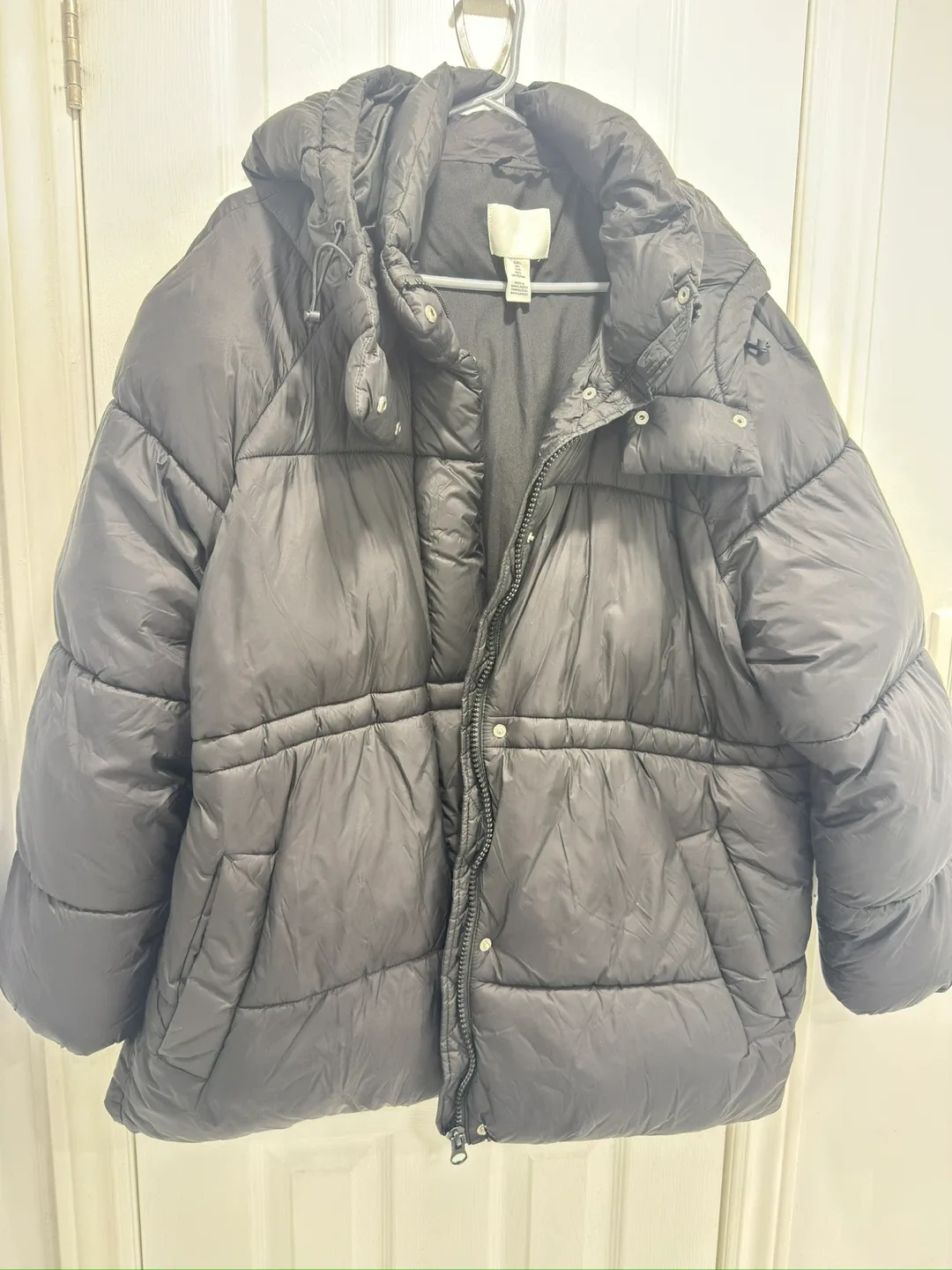 H&M Black Puffer Jacket - Size L image indicator(2)