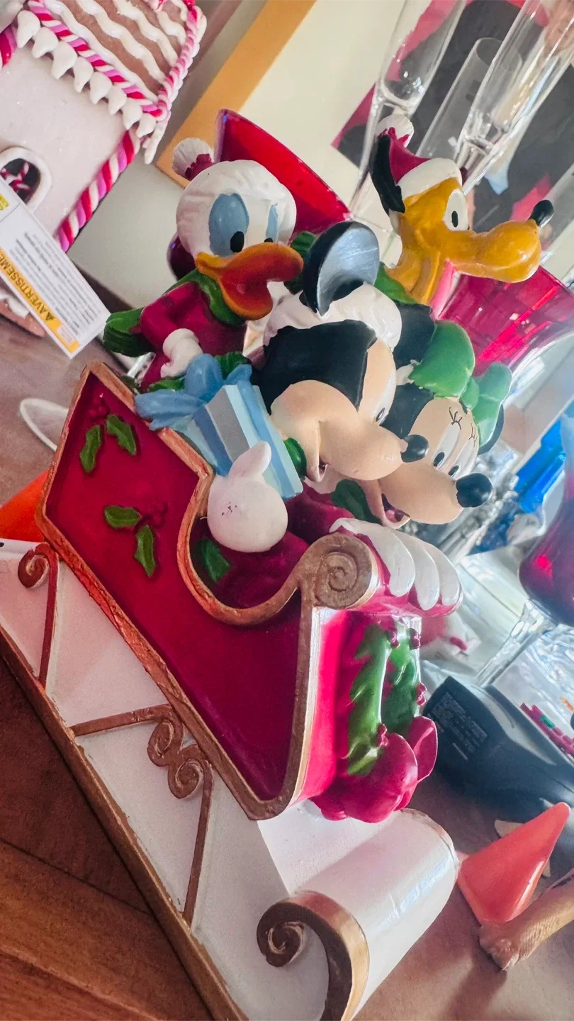 Disney Christmas Sleigh Figurine image indicator(2)