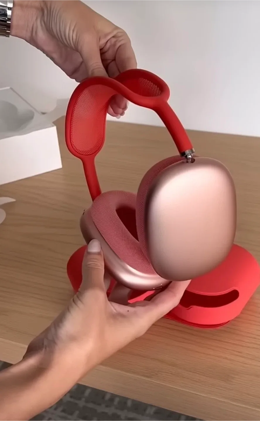 Apple Airpods Max Pink Headphones image indicator(2)