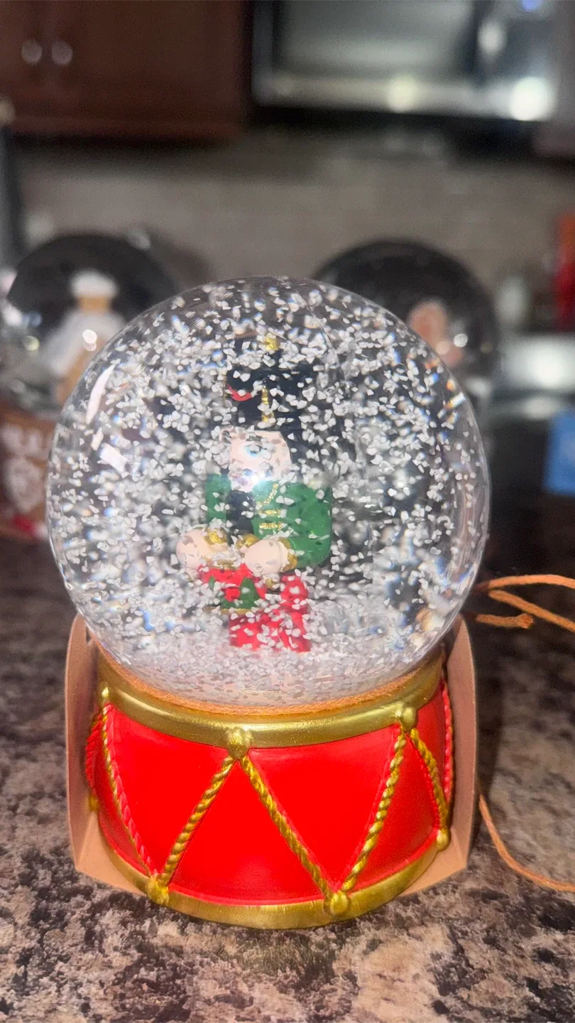 Snow Globe Assortment image indicator(4)