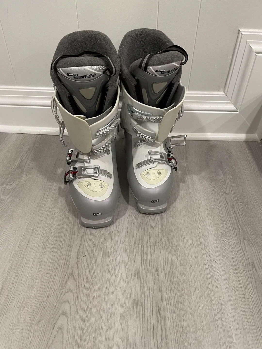 Atomic Ski Boots Size 26.5