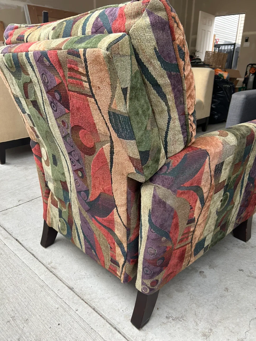 La-Z-Boy Armchair - Stylish Accent Chair image indicator(4)