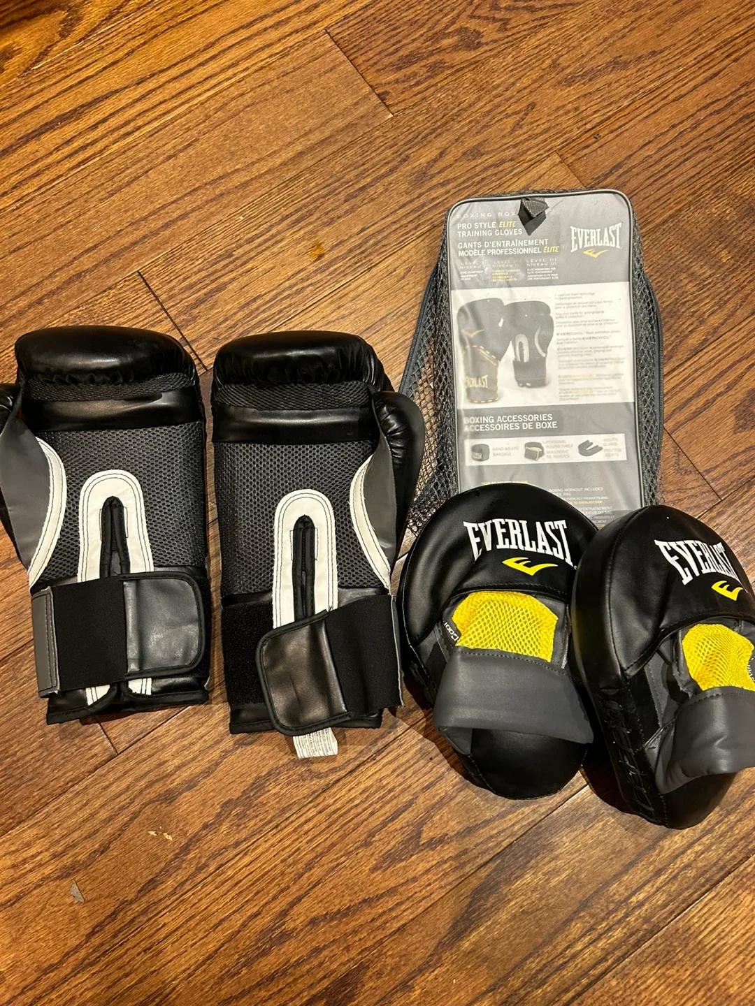 Everlast Pro Style Elite Training Gloves & Boxing Accessories image indicator(2)