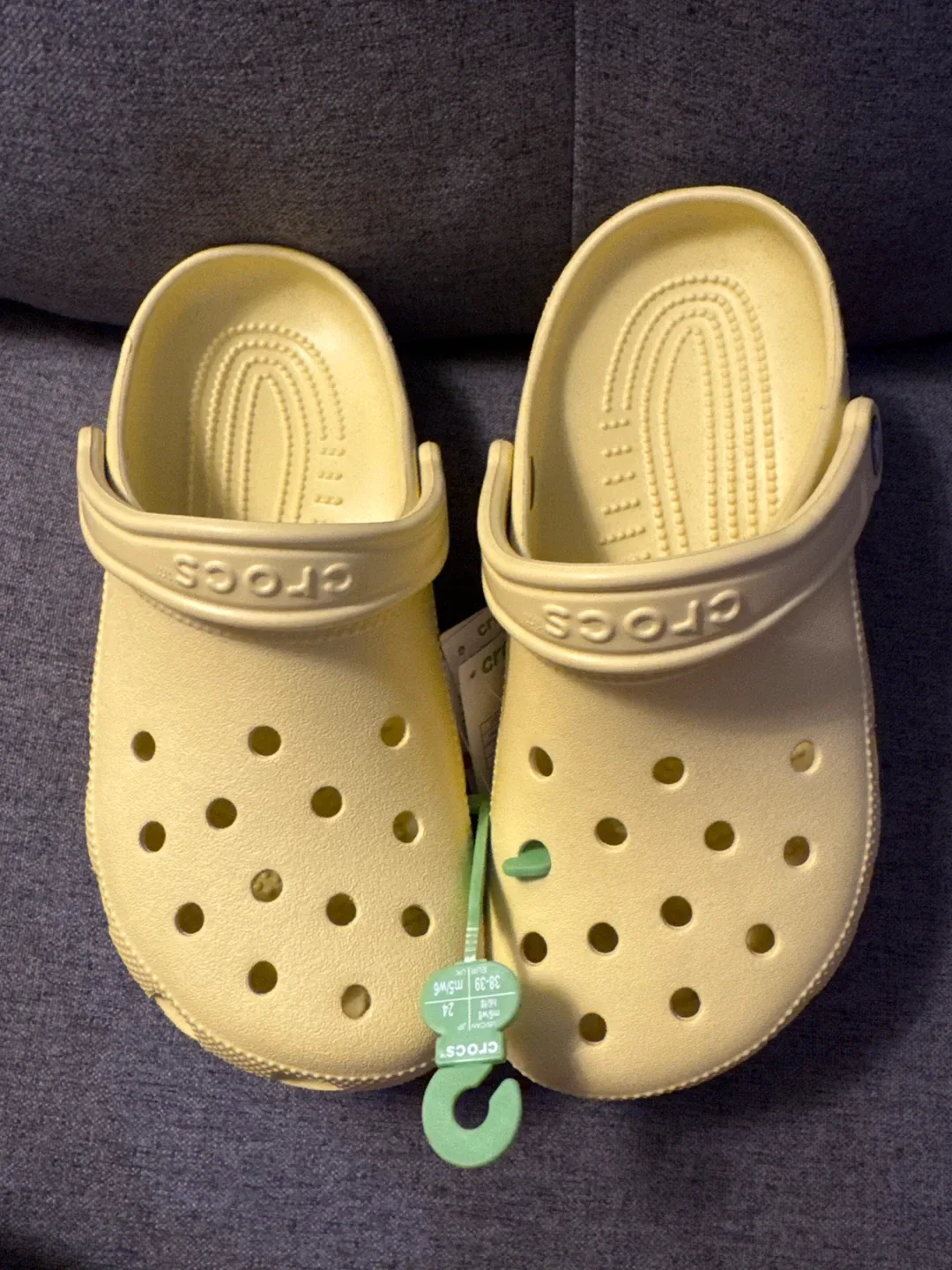 Crocs Classic Clogs - Size 6 (Women's 8) (Men’s 6) - Yellow image indicator(2)