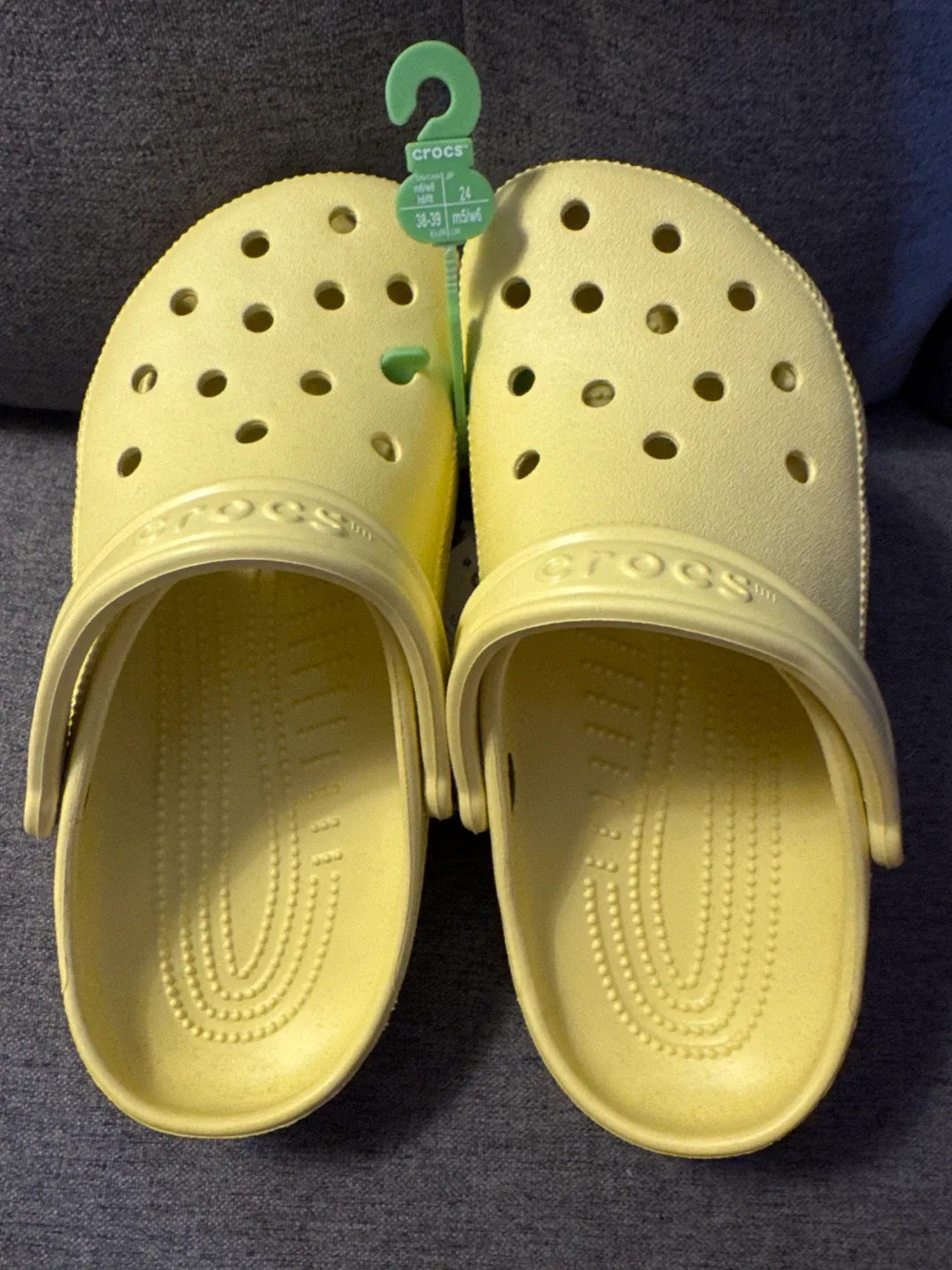 Crocs Classic Clogs - Size 6 (Women's 8) (Men’s 6) - Yellow