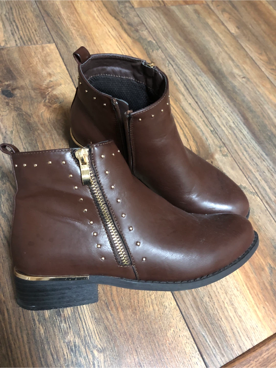 Elegant short women’s boots