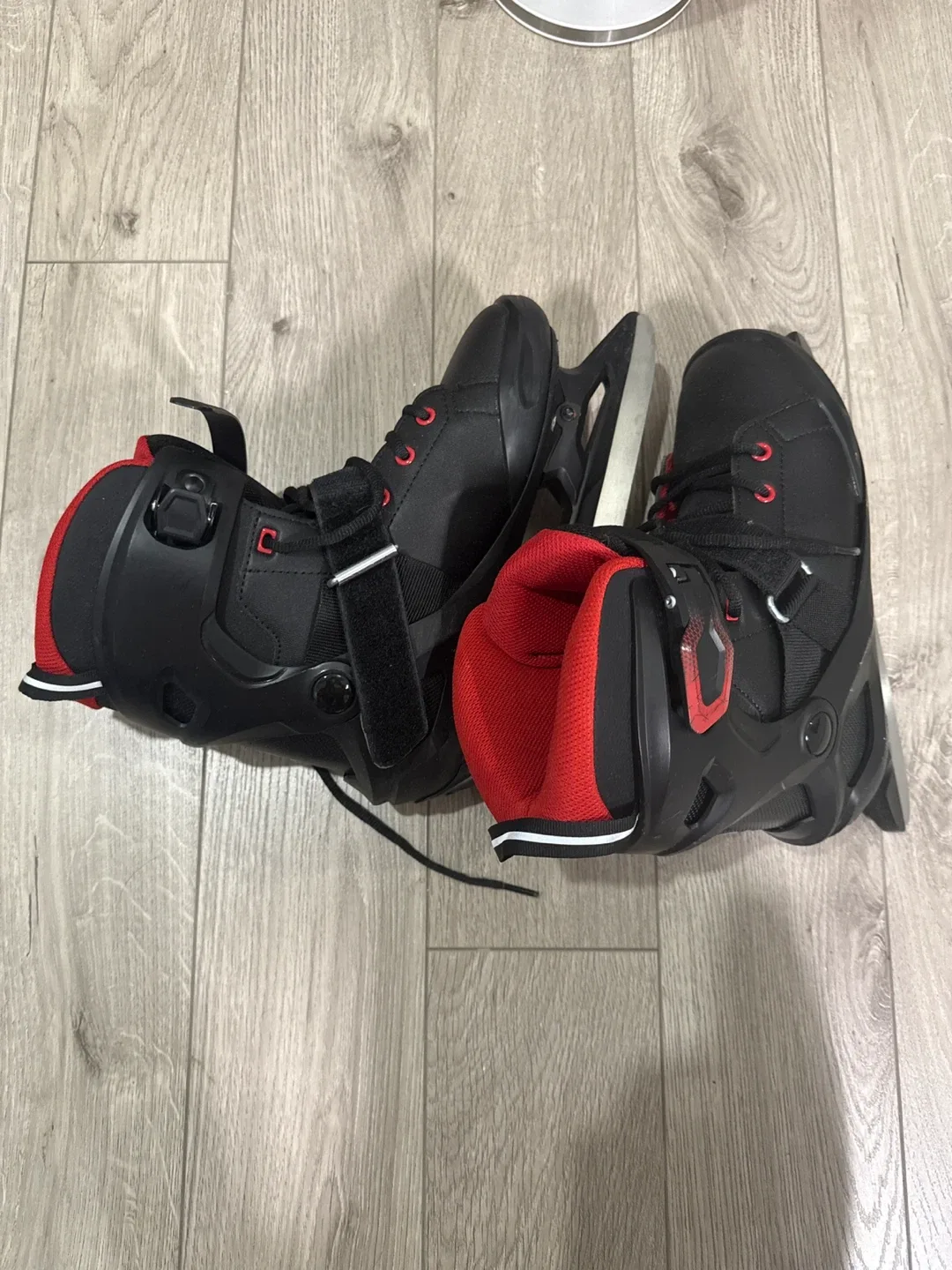Black & Red Ice Skates image indicator(2)